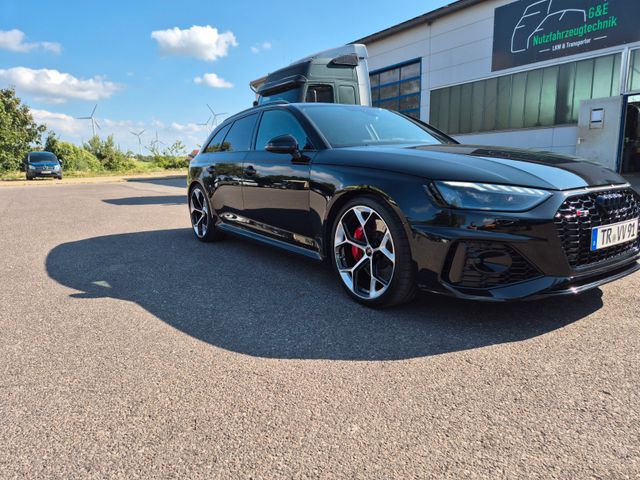 AUDI RS4 Competition Schalen/B&amp;O/AHK