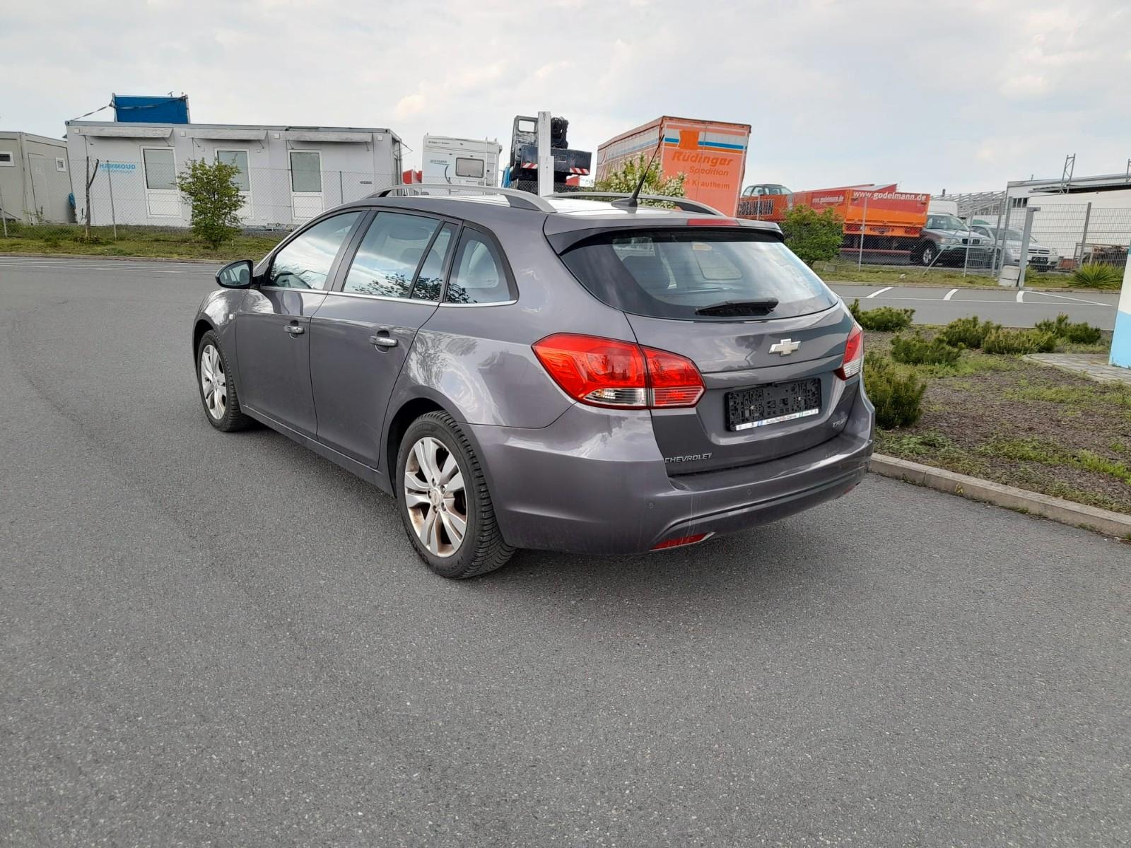Chevrolet Cruze 2013 — interior
