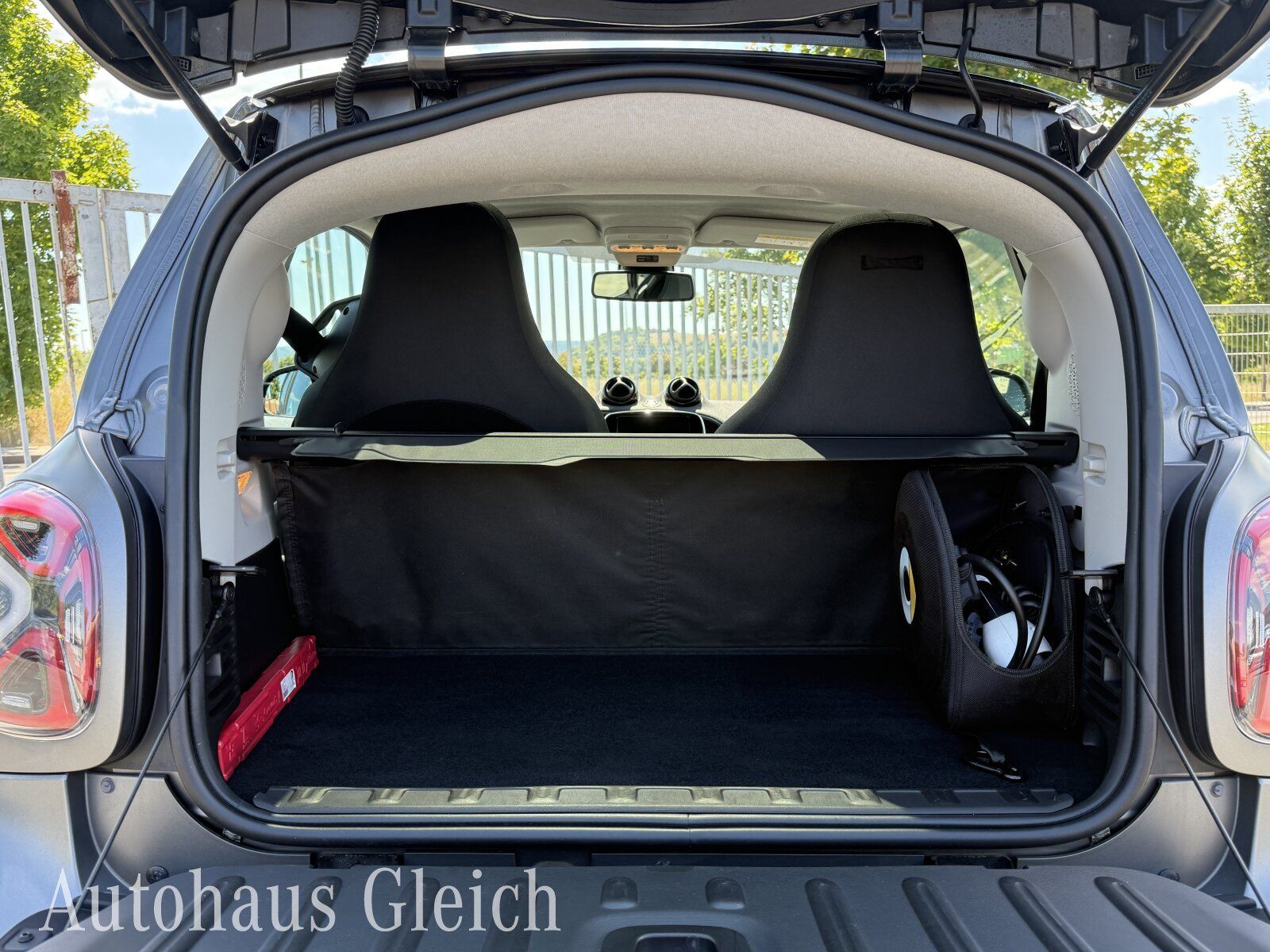 Fahrzeugabbildung Smart EQ passion Navi/Pano.-Dach/Klima/LED/Sitzhzg./BC
