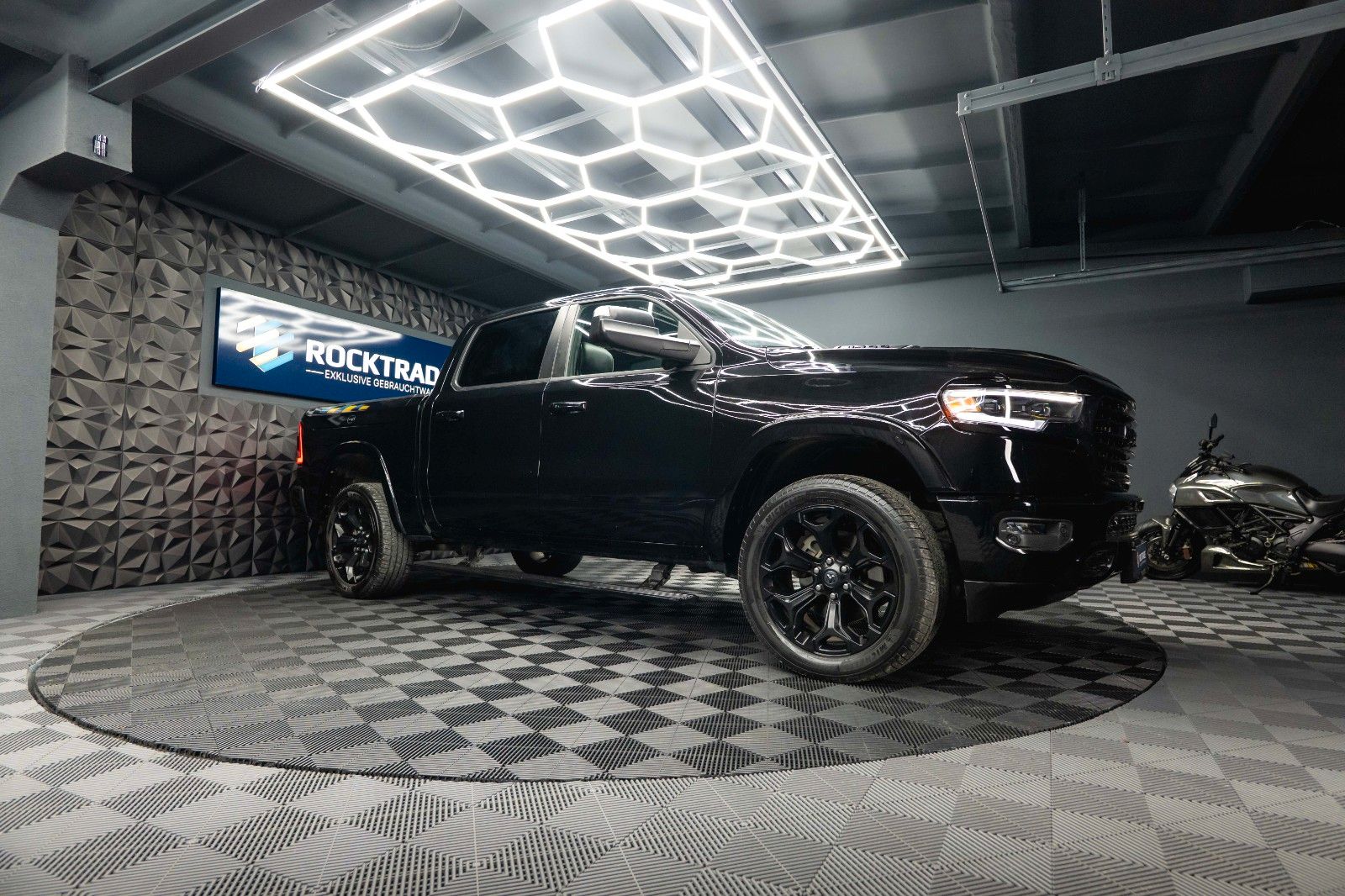 Fahrzeugabbildung Dodge RAM 5.7 V8 HEMI 4x4 LIMITED Offroad 100% Options