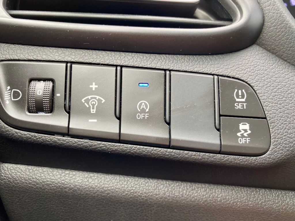 Fahrzeugabbildung Hyundai i30 1.0 AAC SHZ ALLWETTERREIFEN ALU KAMERA PDC