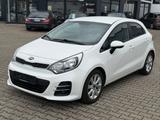 Kia Rio Dream Team 1.2 / SHZ / KLIMA - weiße Kia Rio