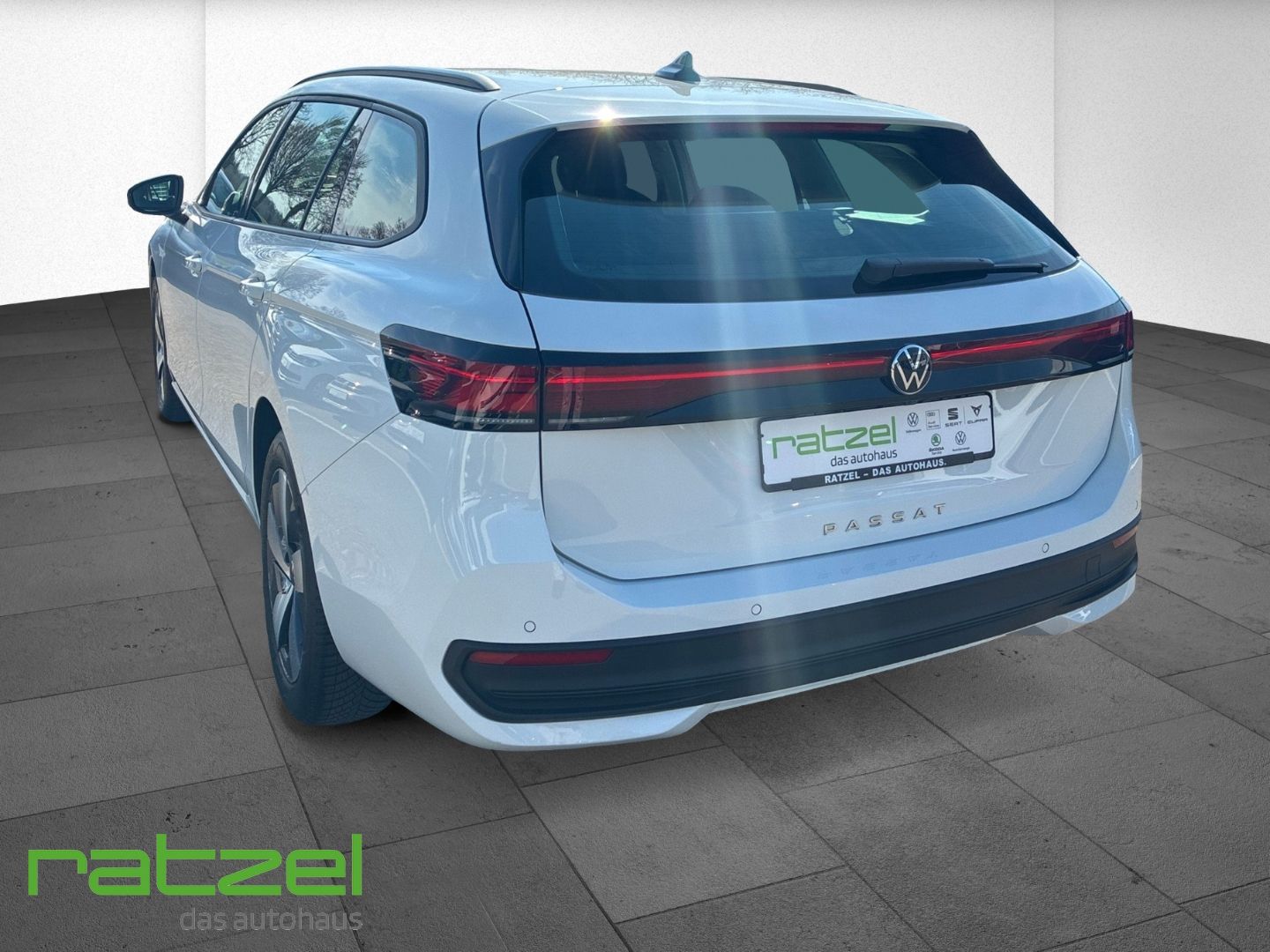 Fahrzeugabbildung Volkswagen Passat Variant 1.5 eTSI DSG Navi Digitales Cockp