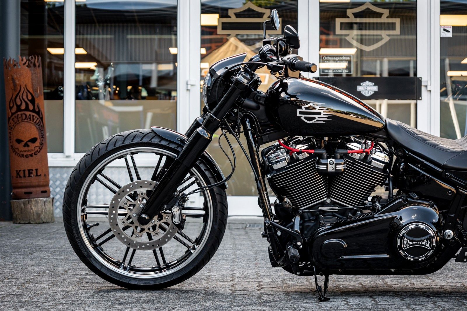 Fahrzeugabbildung Harley-Davidson FXBRS Breakout 114 cui - Jekill & Hyde