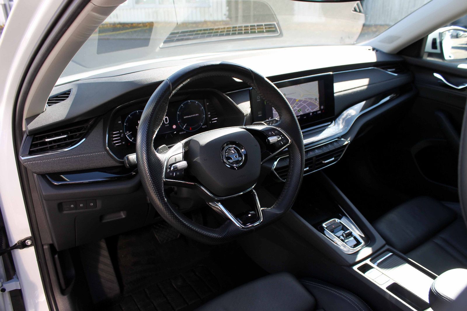 Fahrzeugabbildung SKODA Octavia Combi Style 2.0TDI DSG AHK PANO KAM HUD