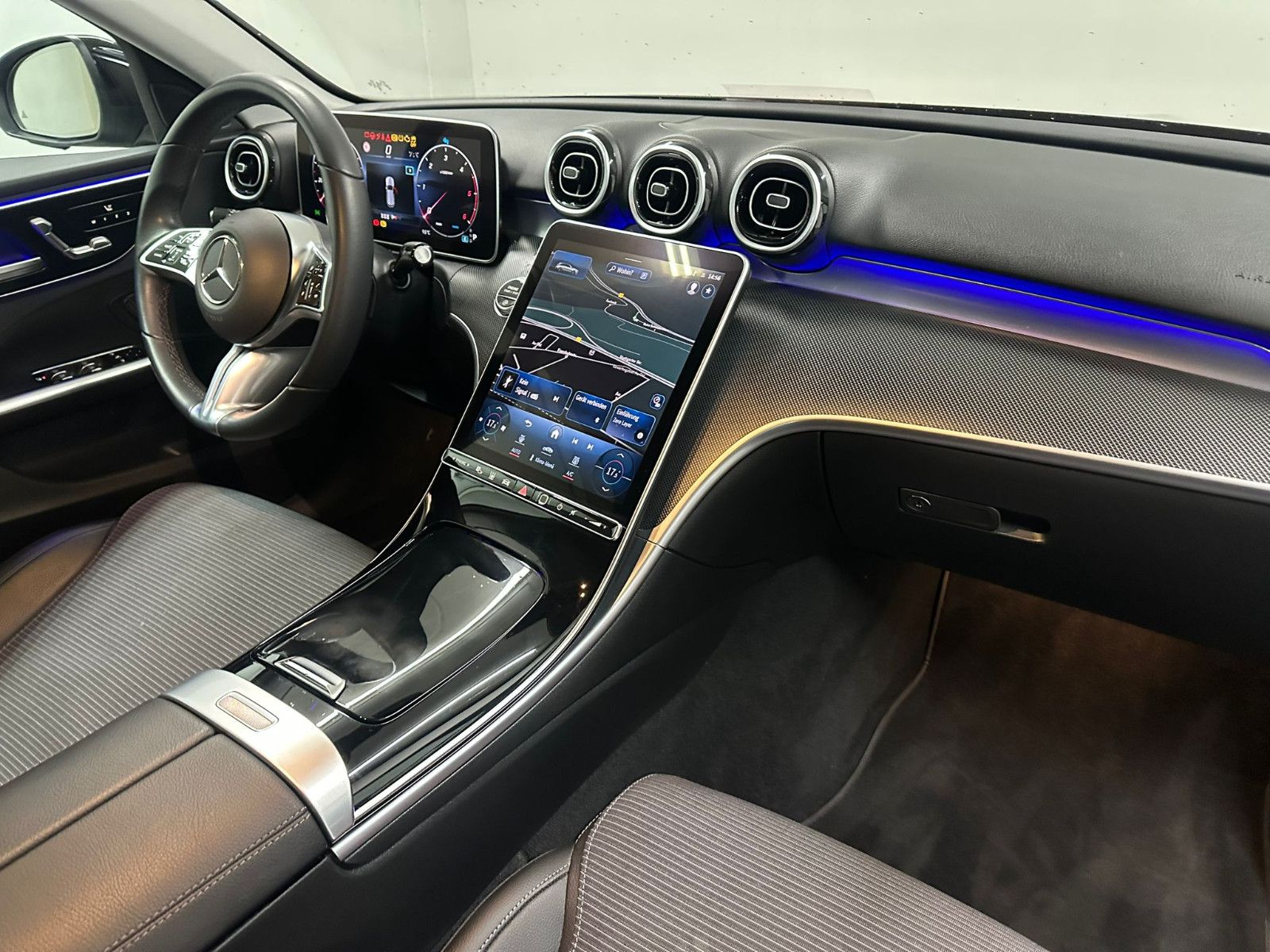 Fahrzeugabbildung Mercedes-Benz C 200 d T Autom. Avantgarde Standheizung