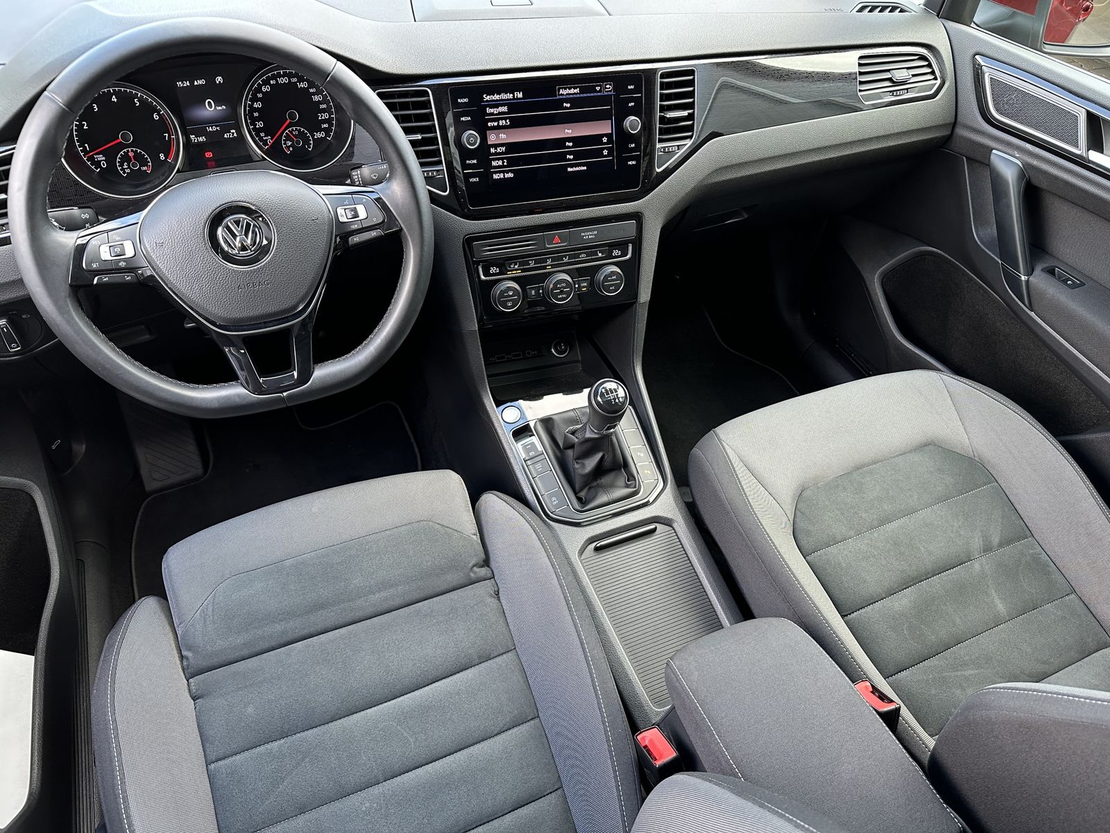 Fahrzeugabbildung Volkswagen Golf Sportsvan 1.5 TSI Highline NAV+LED+ACC+PANO