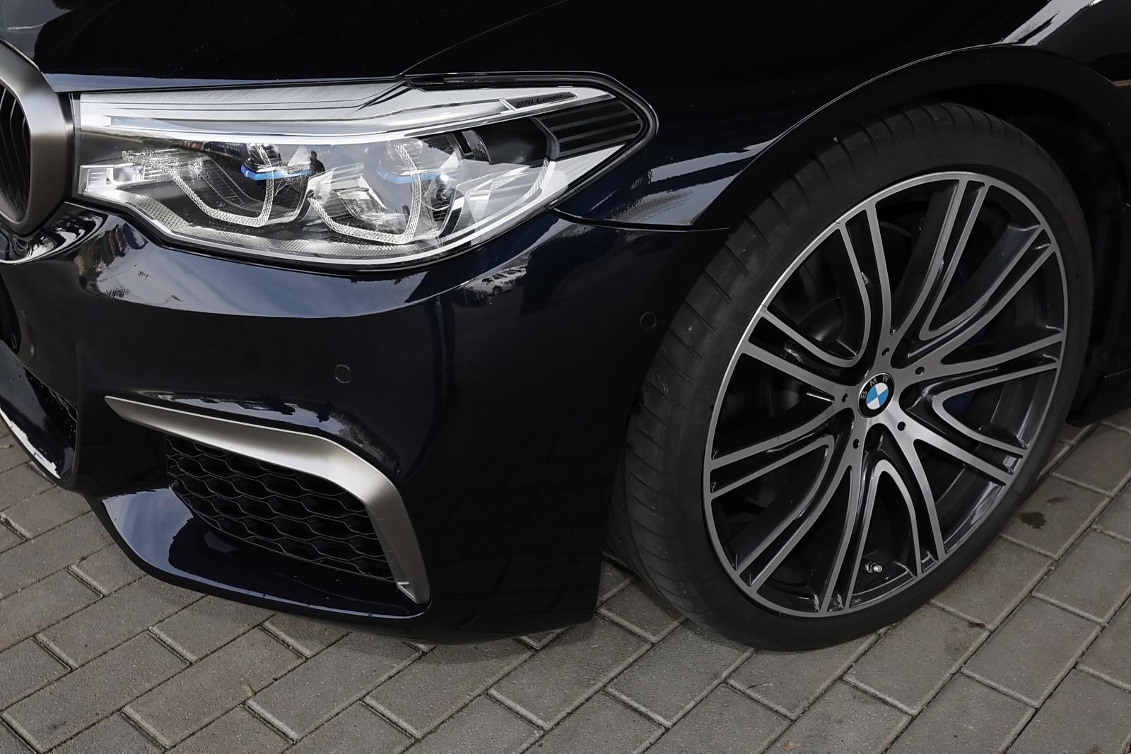 BMW M550 i xDrive TOTWINKEL+DISTRO+HIFI+KAMERA+20"
