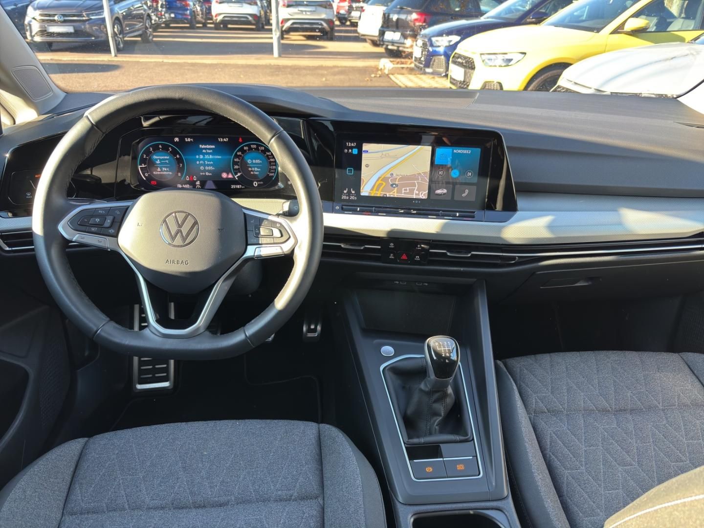 Fahrzeugabbildung Volkswagen Golf MOVE VIII MOVE 1.5l TSI,AHK,ACC,SH,Navi,LED