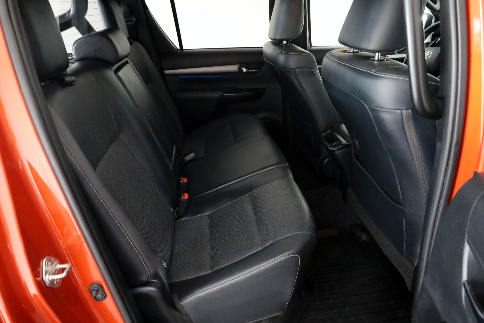 Fahrzeugabbildung Toyota Hilux 2.8 D-4D Invincible,AWD,Leder,ACC,Rollo