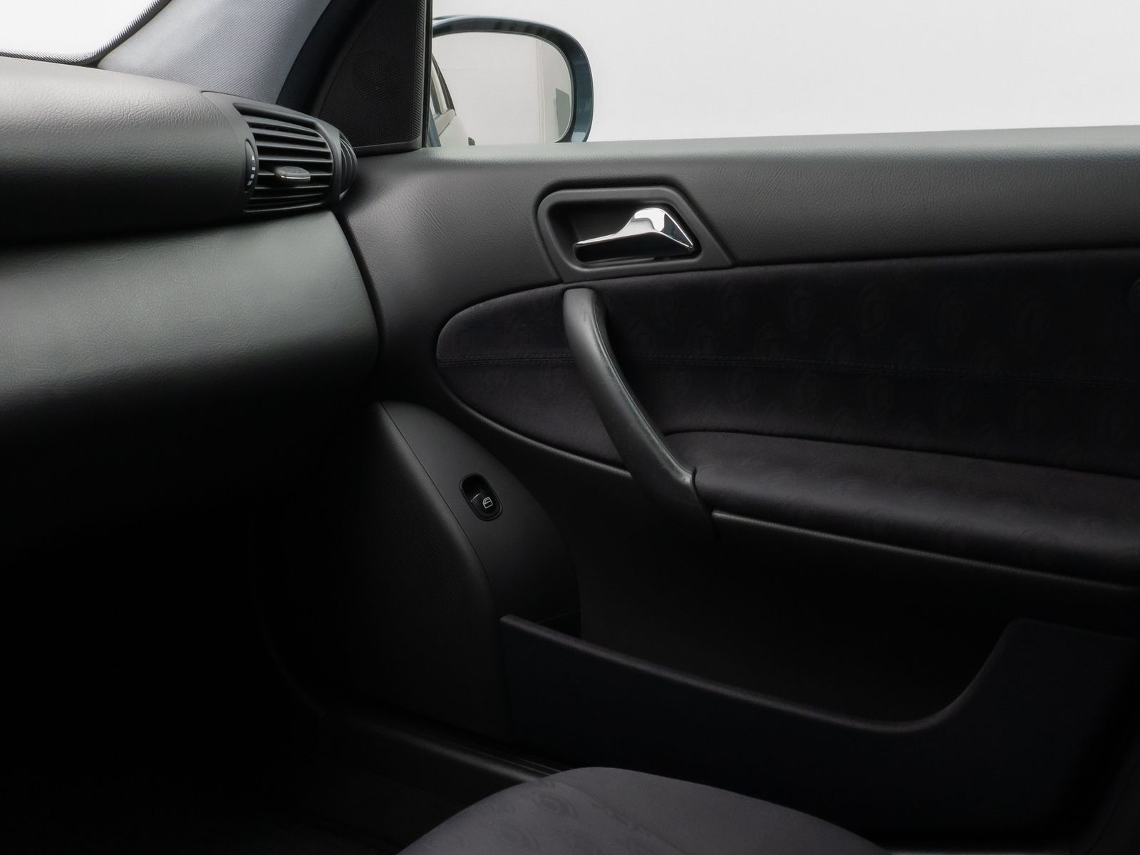 Fahrzeugabbildung Mercedes-Benz C 180 Limousine Kompressor Tempomat PDC