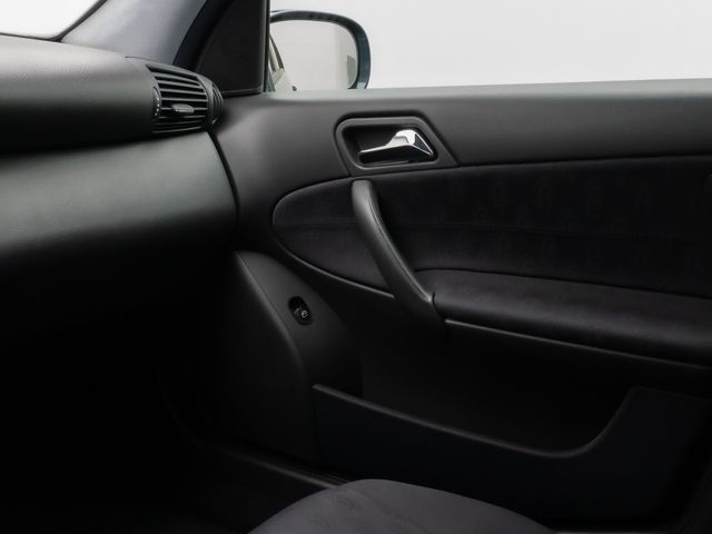 Foto Nummer 29: MERCEDES-BENZ C 180