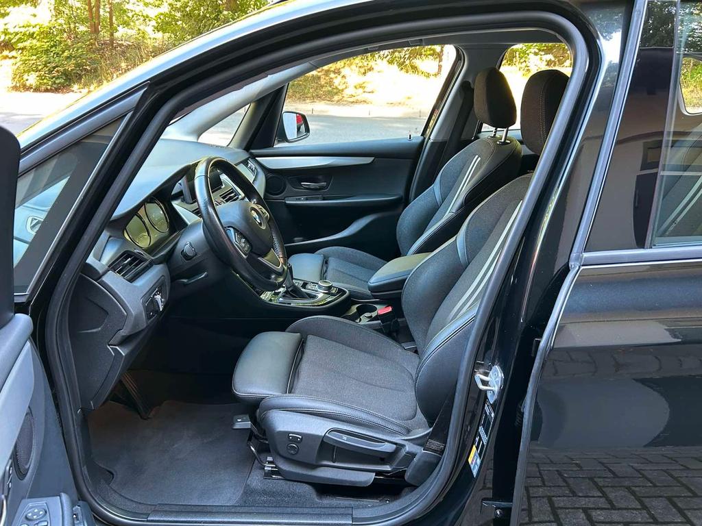 BMW 225