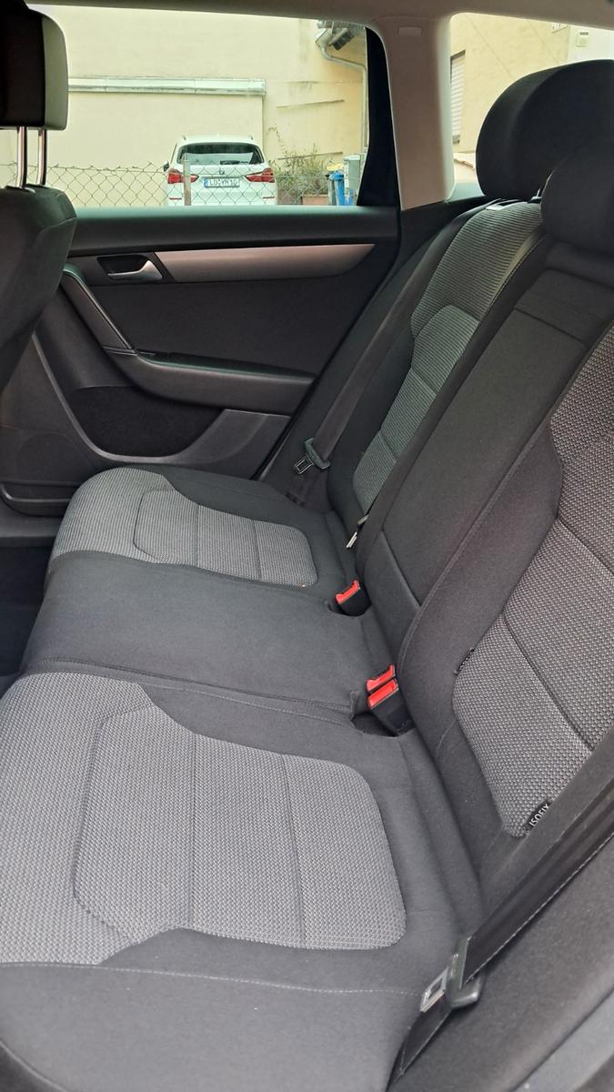 Volkswagen Passat 2012 — photo 8