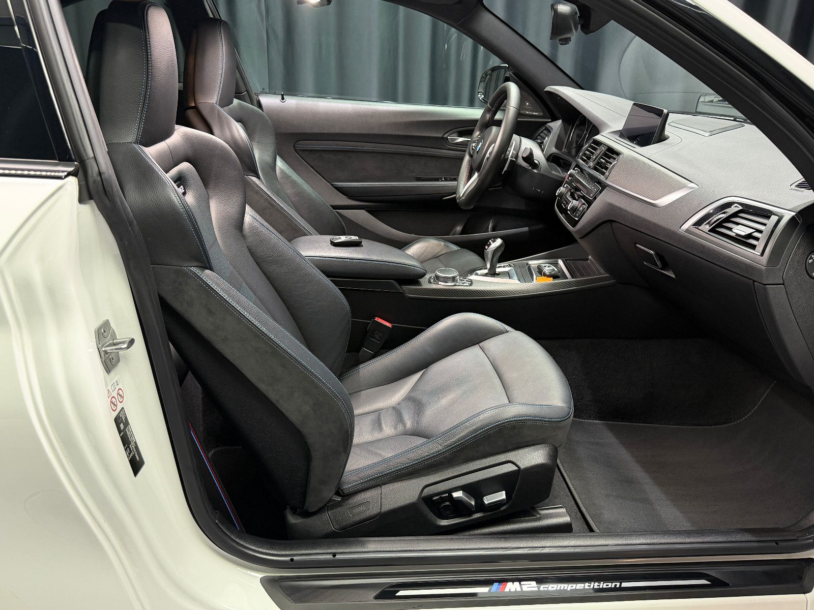 Fahrzeugabbildung BMW M2 Competition|H&K|KW|RF-Kamera|Assistent