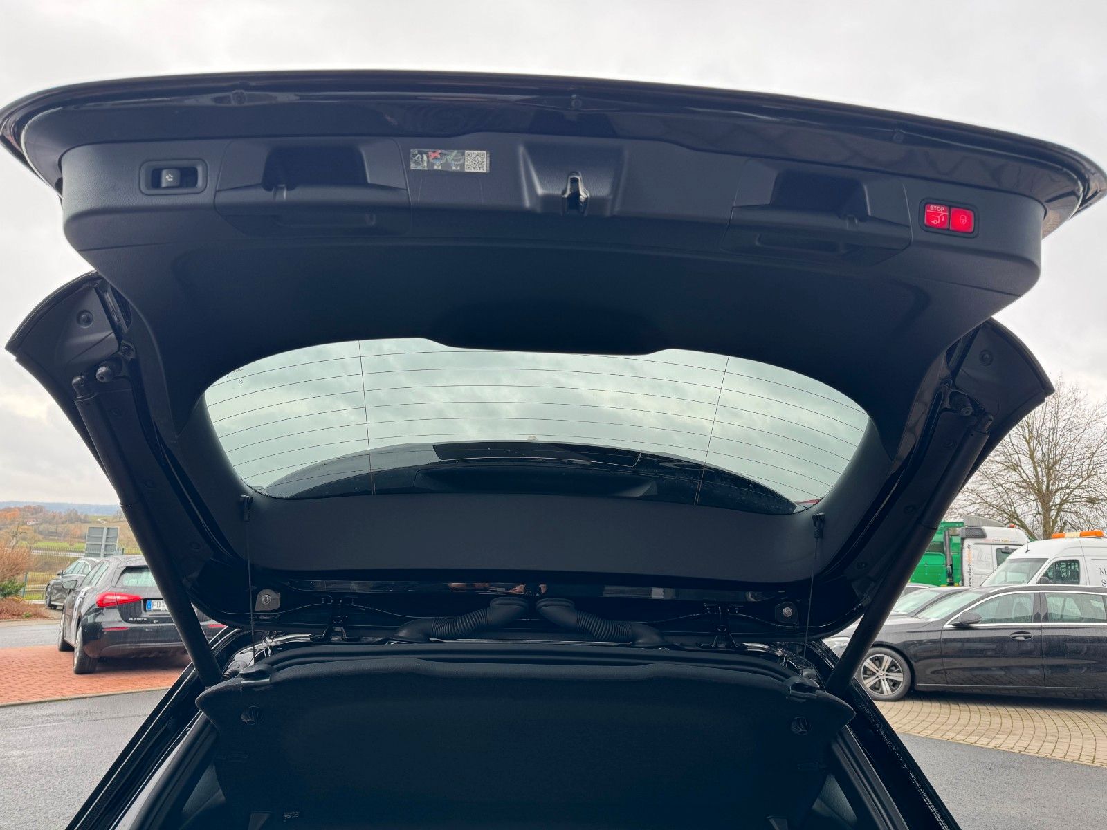 Fahrzeugabbildung Mercedes-Benz B 200 AMG+AHK+Ambiente+RFK+MBUX+Night