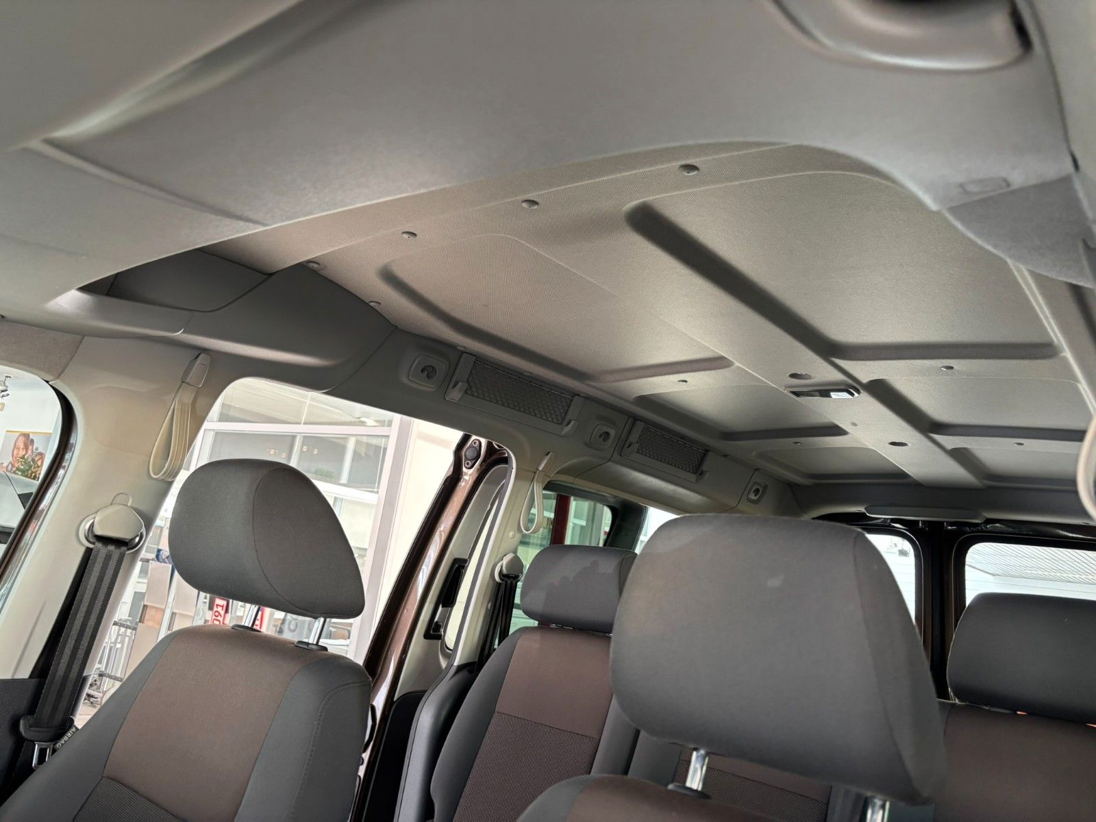 Fahrzeugabbildung Volkswagen Caddy 1.6D Kombi Maxi Trendline AHK/7-SITZER/PDC