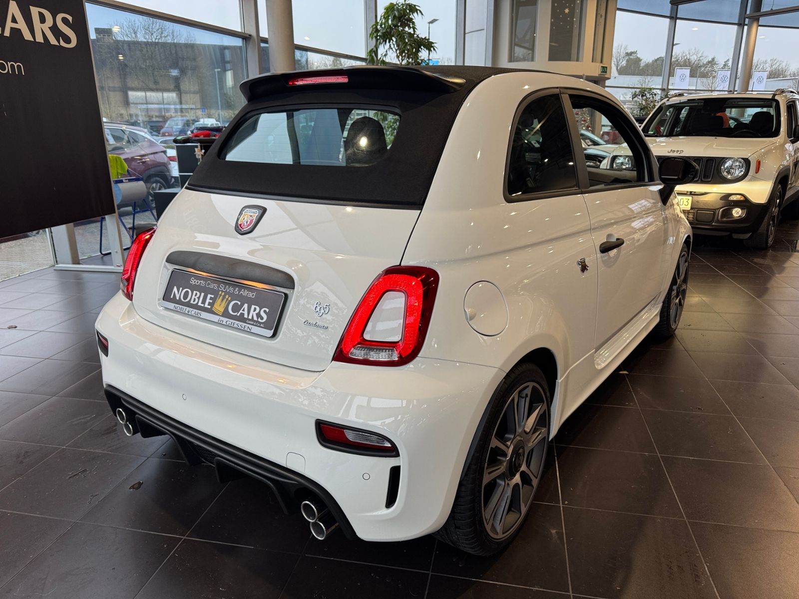 Fahrzeugabbildung Abarth 695C Turismo BEATS NAV DAB LEDER PDC ALU