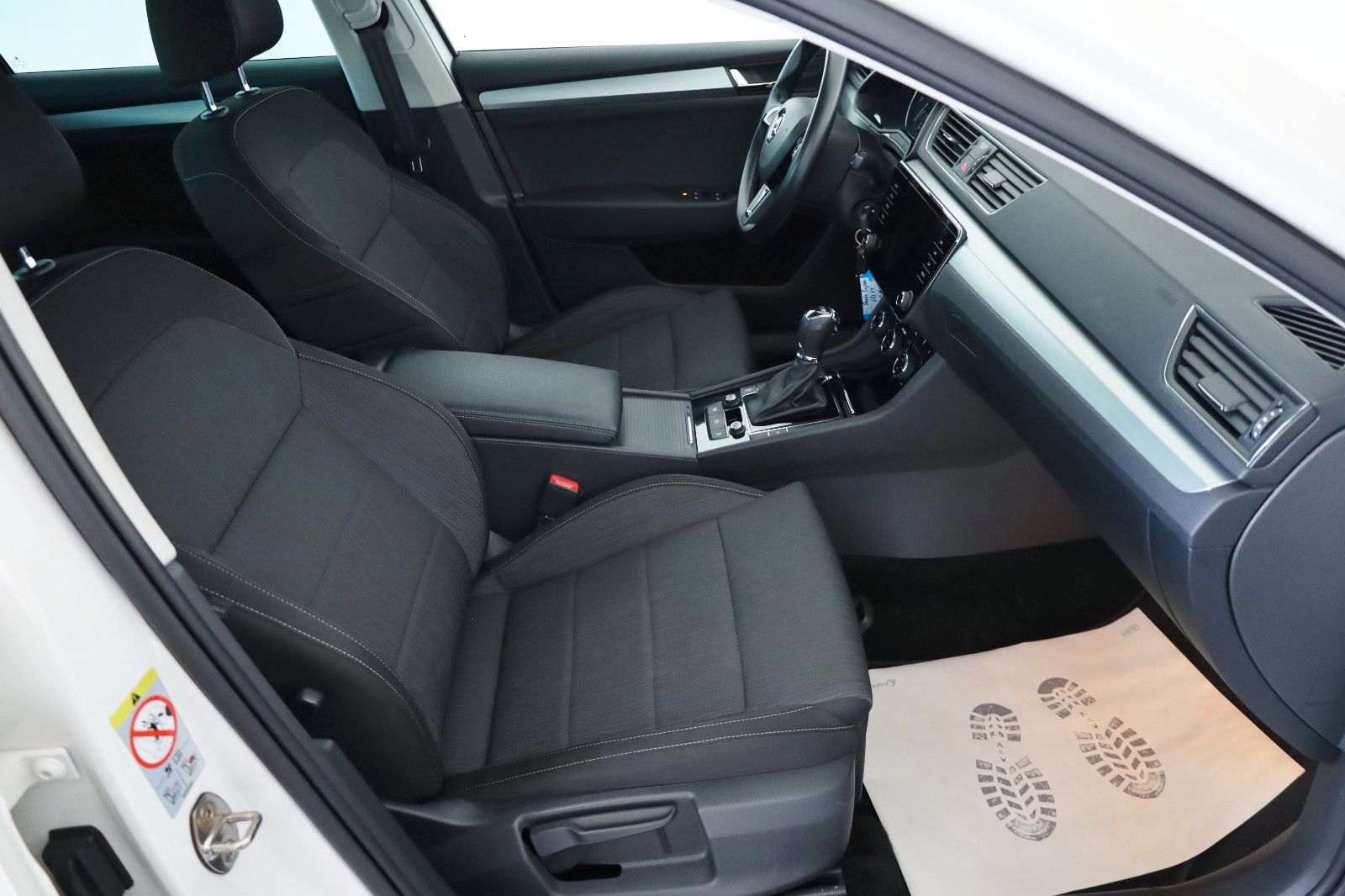 Fahrzeugabbildung SKODA Superb Combi Ambition Navi,Bi-Xenon,Kamera,SR+WR