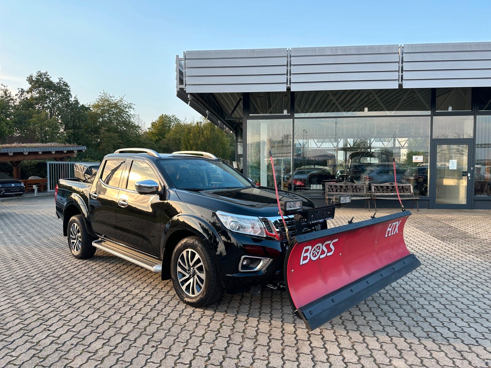 Fahrzeugabbildung Nissan Navara 2.3 Tekna 4x4 DIFF+AHK+STREU.+SCHNEEPFLUG