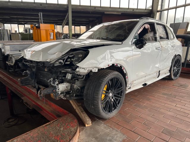 Porsche Cayenne Turbo S Unfaller