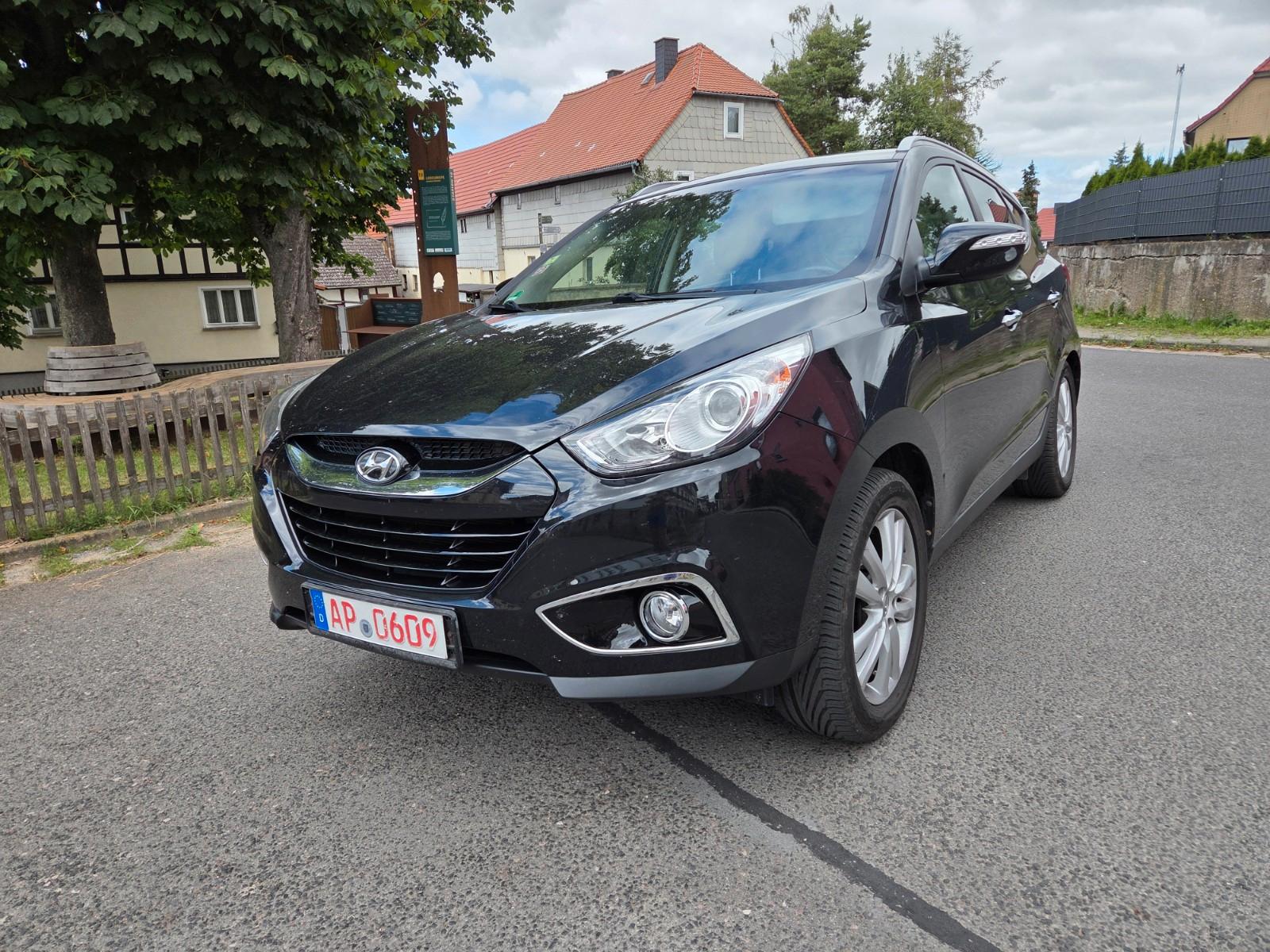 Hyundai ix35 2.0 Premium 4WD AHK 8FACH LEDER