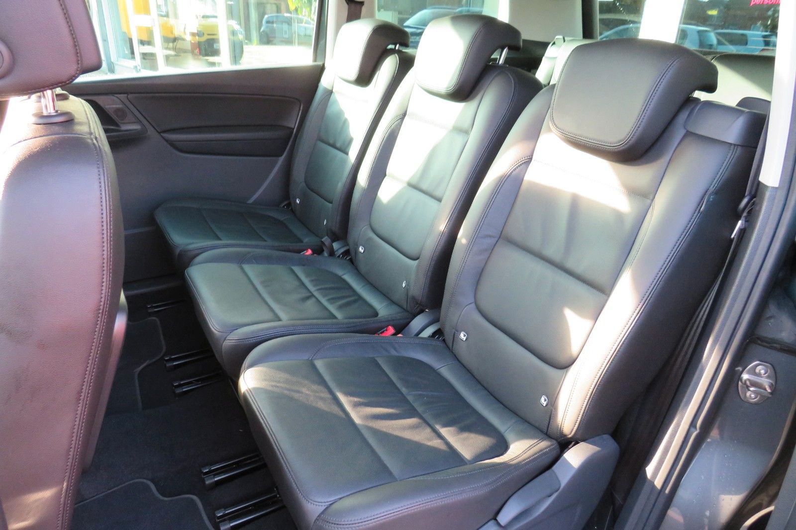 Fahrzeugabbildung Volkswagen Sharan Highline TDI DSG 7-S XENON ACC AHK "VOLL"