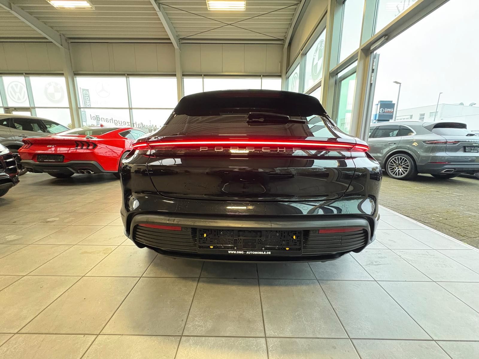 Fahrzeugabbildung Porsche Taycan Sport Turismo/Sportchrono/Bose/Pano/