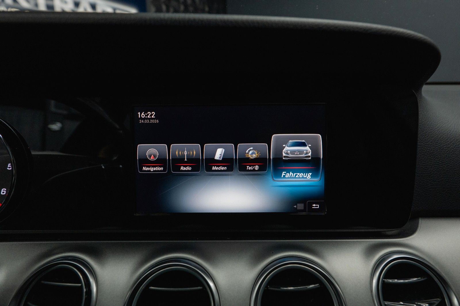 Fahrzeugabbildung Mercedes-Benz E 220d 4Matic Business *LED*Kamera*Scheckheft*