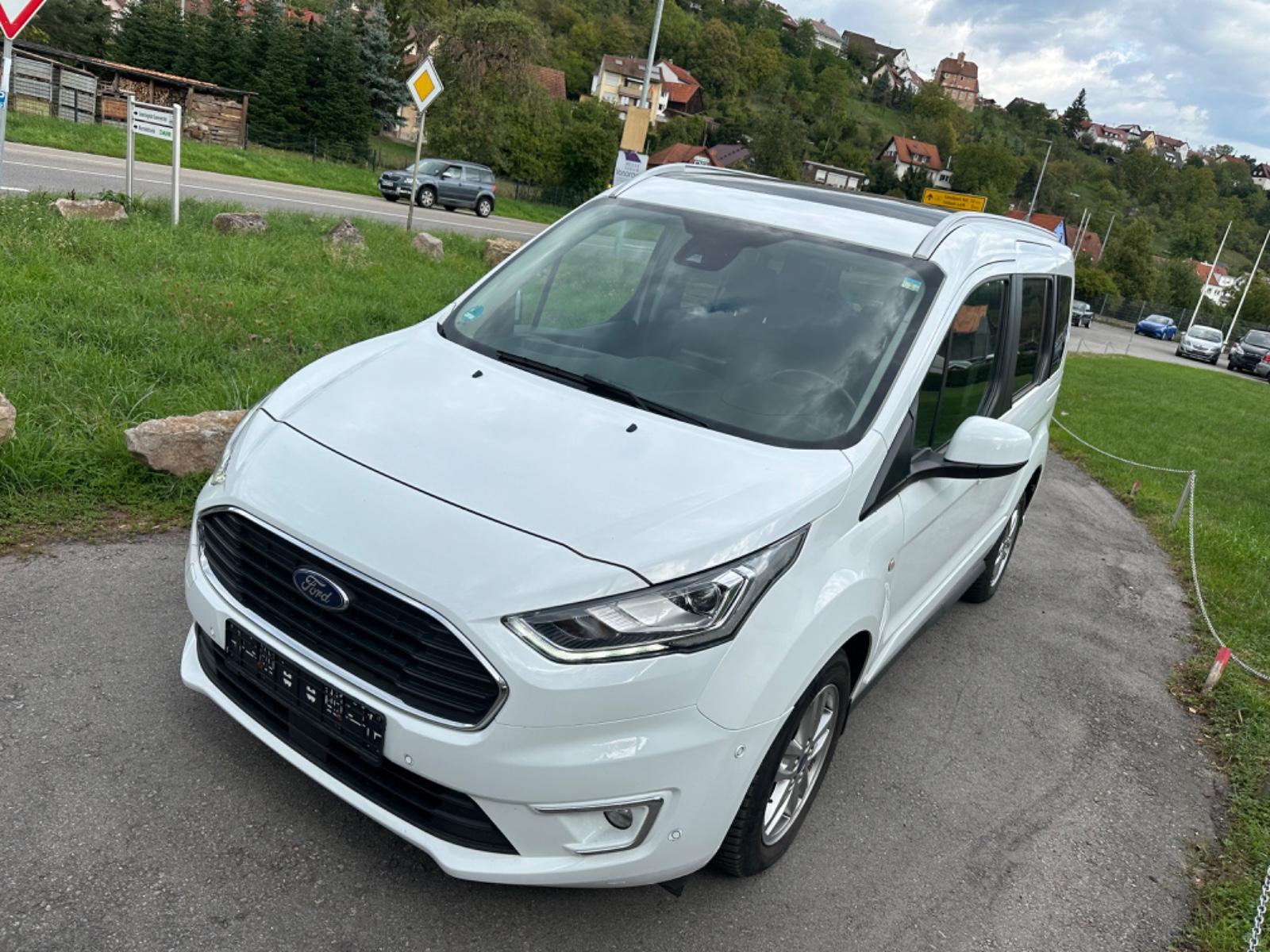 Ford Tourneo Connect Titanium Panorama