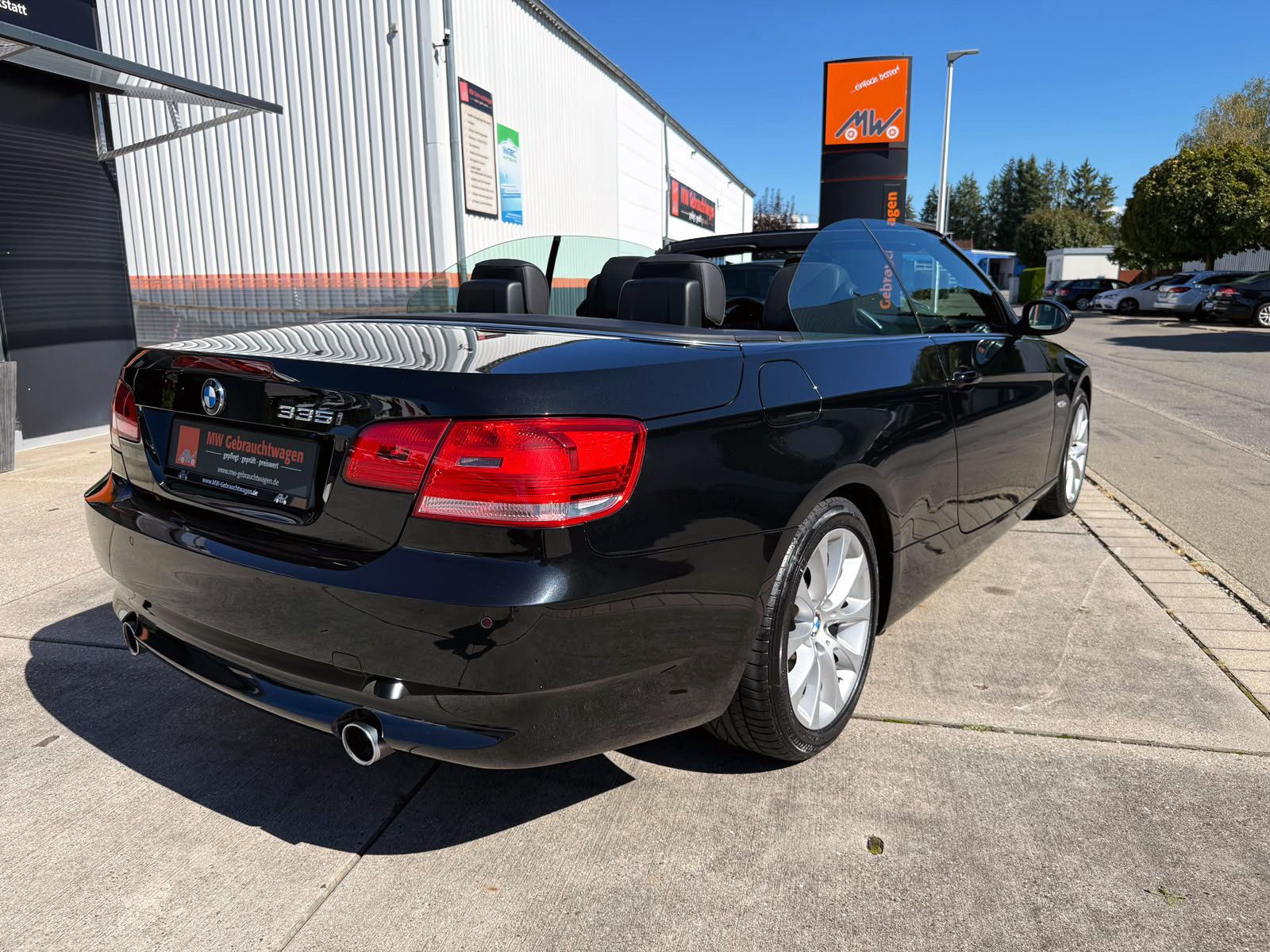 Fahrzeugabbildung BMW 335i E93 Cabrio Automatik PDC SHZ MEMORY NAV BT