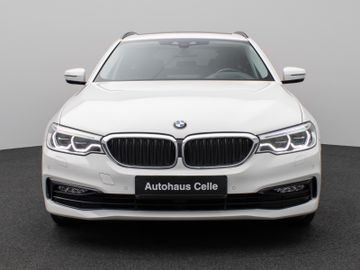 Fahrzeugabbildung BMW 520d SportLine Kamera Panorama HUD H/K AHK LED