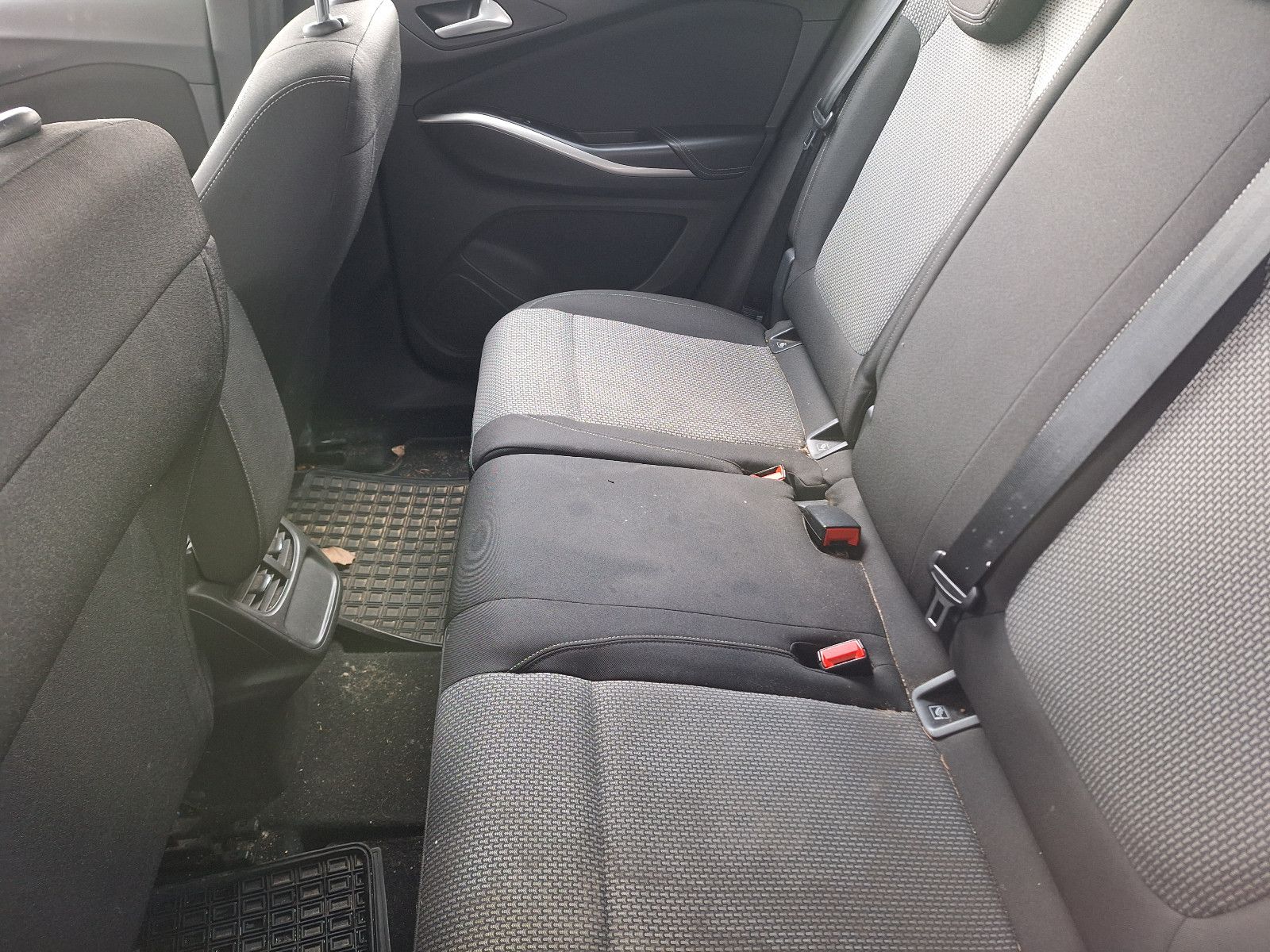 Fahrzeugabbildung Opel Grandland (X) Edition