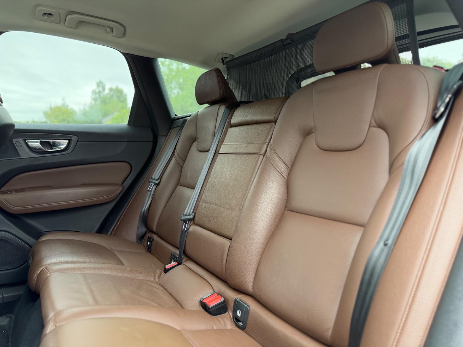 Volvo XC60 Momentum Pro*LEDER*ACC*LED*SENSUS*APPLECAR
