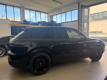 Porsche Cayenne - 4