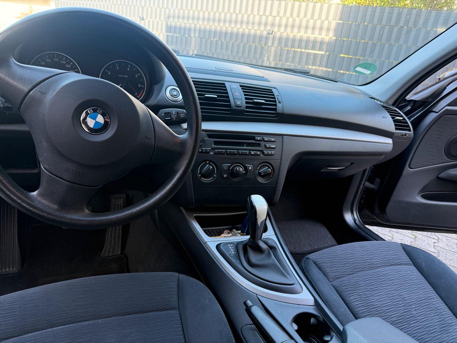BMW 118 2009 — photo 11