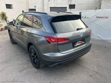 Volkswagen Touareg - 12