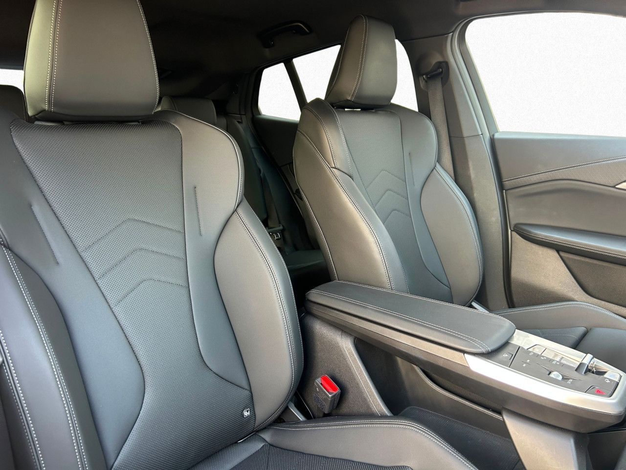 BMW iX2 - Bild 11