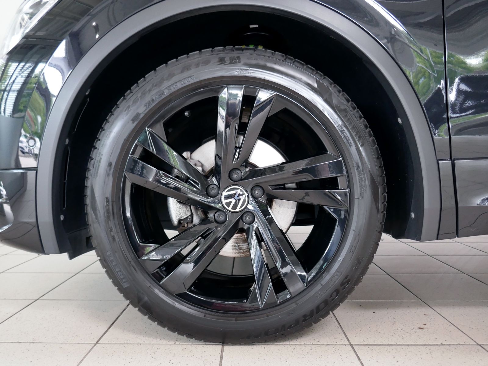 Fahrzeugabbildung Volkswagen Tiguan R-Line 1.5 TSI DSG | LED RFK ACC Navi