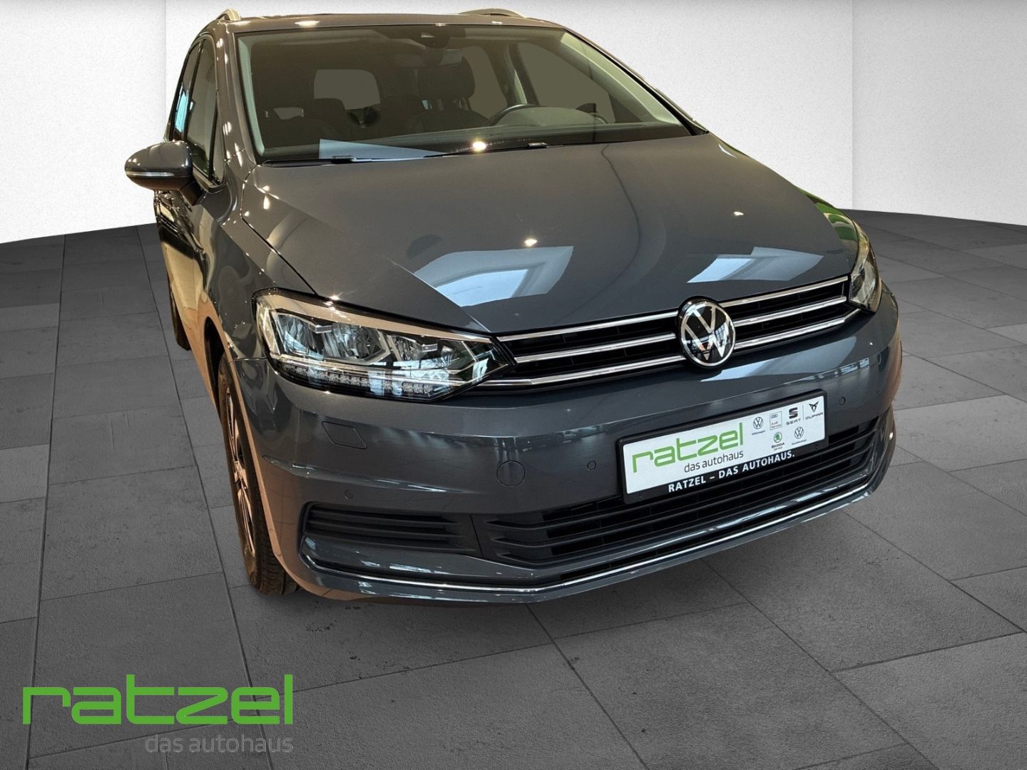 Fahrzeugabbildung Volkswagen Touran Active 1.5 TSI 6-Gang AHK+El. Panodach