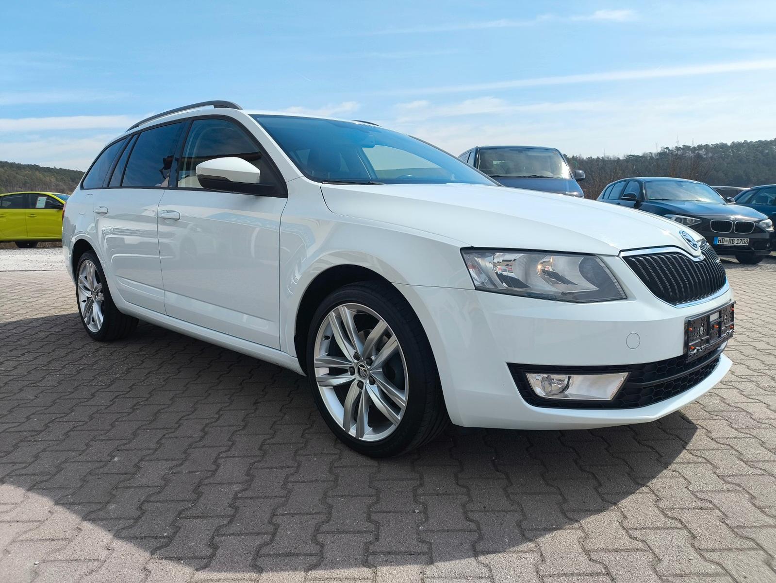 Skoda Octavia Combi 1.4TSI Style Navigation PDC Kamera