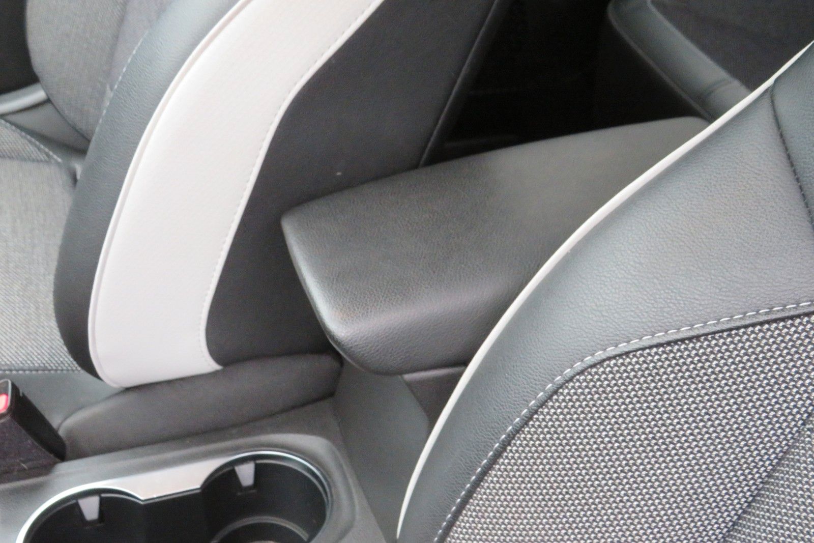 Fahrzeugabbildung Renault Captur II "INTENS" AHK NAVI 18` KAMERA SITZH.