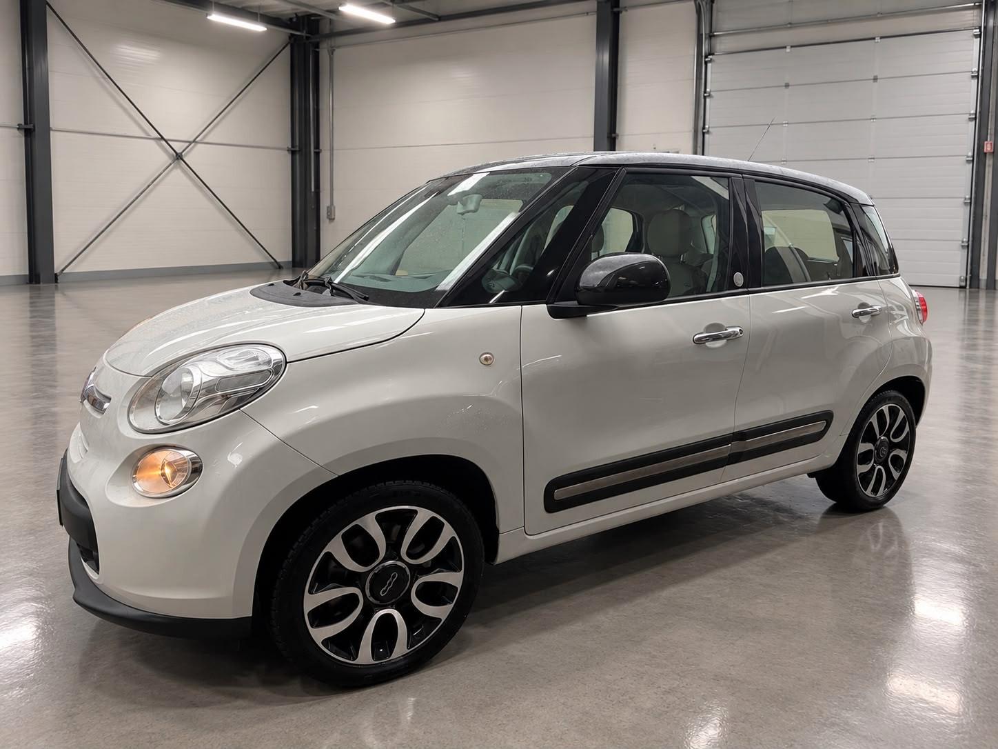Fiat 500L 2013 — rear view