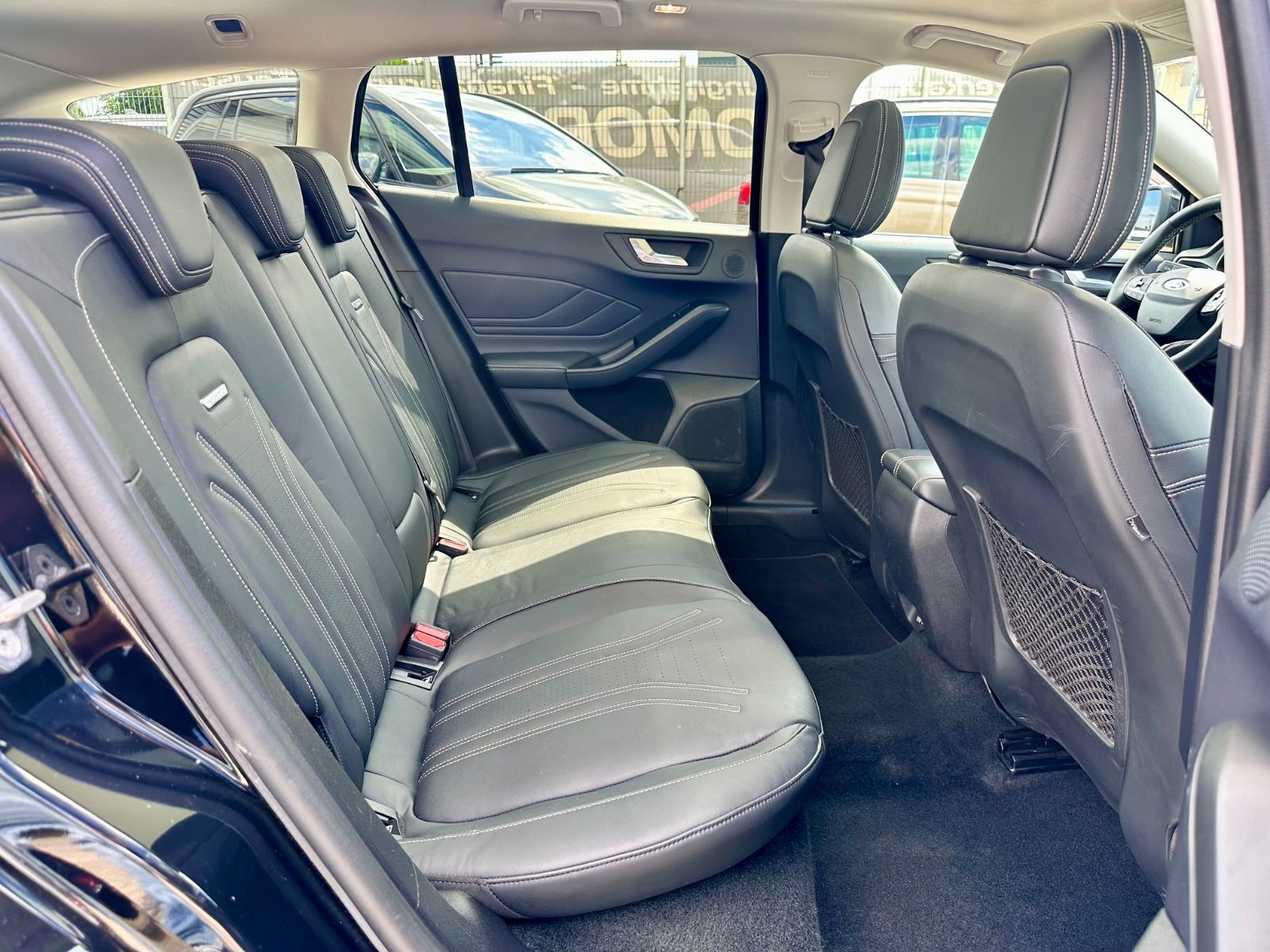Fahrzeugabbildung Ford FOCUS TURNIER VIGNALE*PANO+LED+1.HAND*