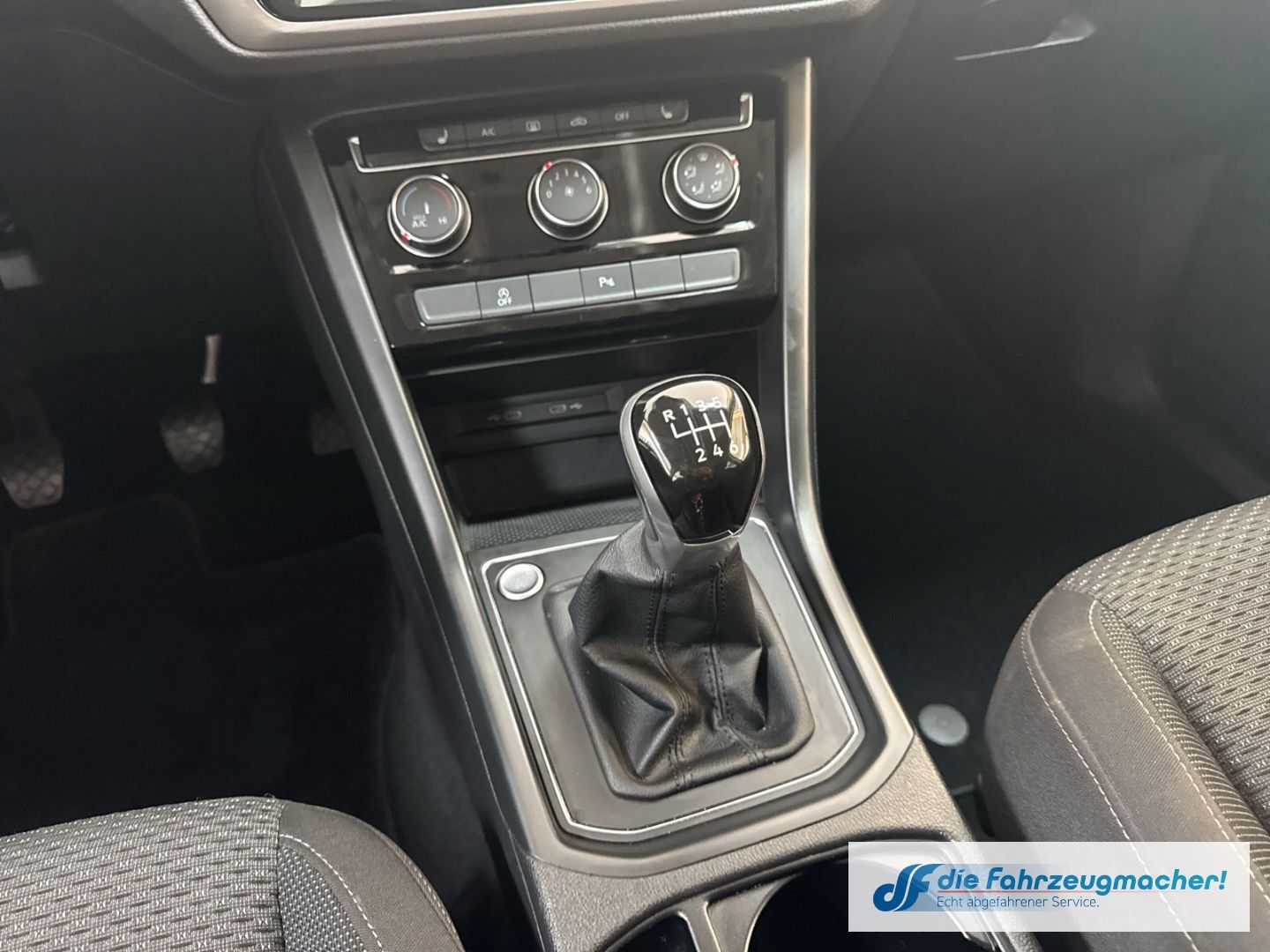 Fahrzeugabbildung Volkswagen Touran Comfortline 7.Si. AHK-klap.150PS Navi Dig