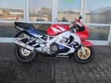 Honda CBR 900 RR SC33 FireBlade - HONDA CBR 900 RR FIREBLADE SC33