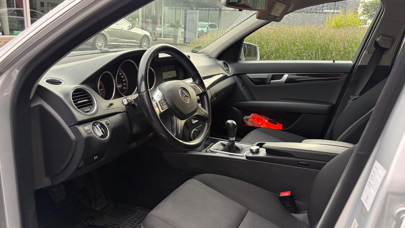 Mercedes-Benz C220 2014 — photo 9