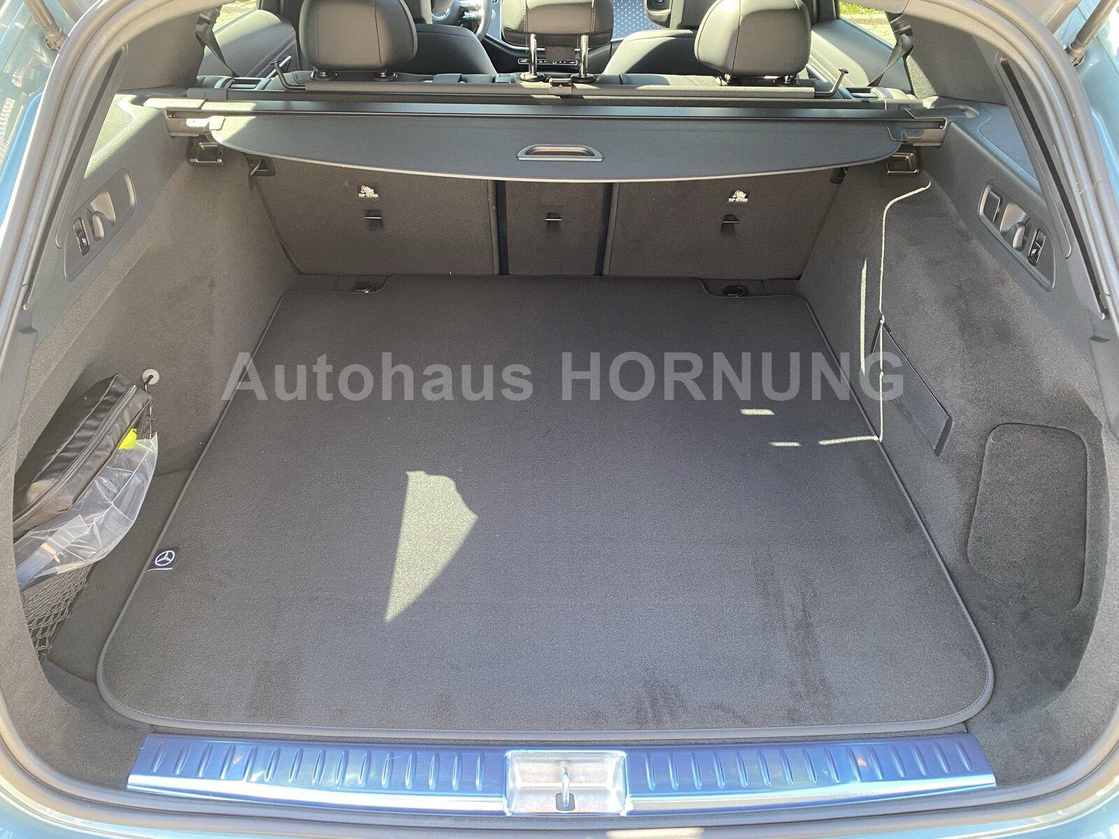 Mercedes-Benz E 220 d T-Modell AMG 360 DISTR AHK PANOSD MEMORY