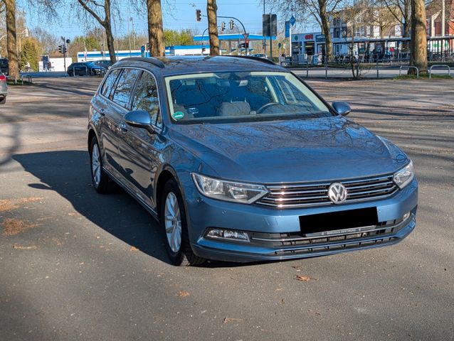 VW Passat B8 Variant 2.0 TDI Comfortline AHK Navi