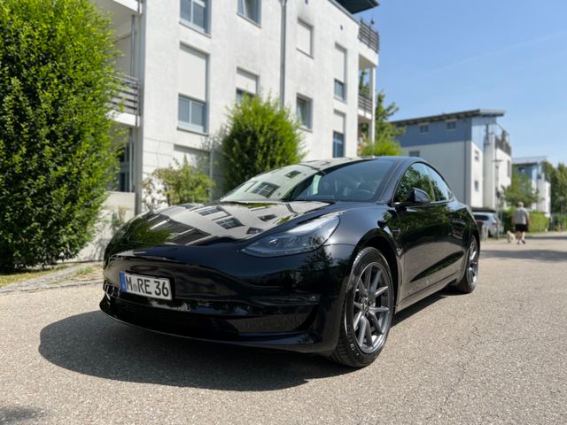 Tesla Model 3 Allradantrieb mit Dualmotor Long Ran...